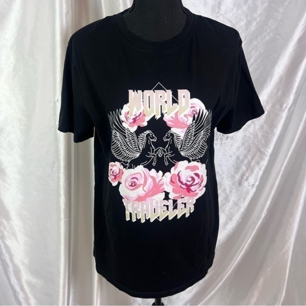 Adika Black “World Traveller Tour 2021” Graphic Tee Shirt XS – Y2K Streetwear